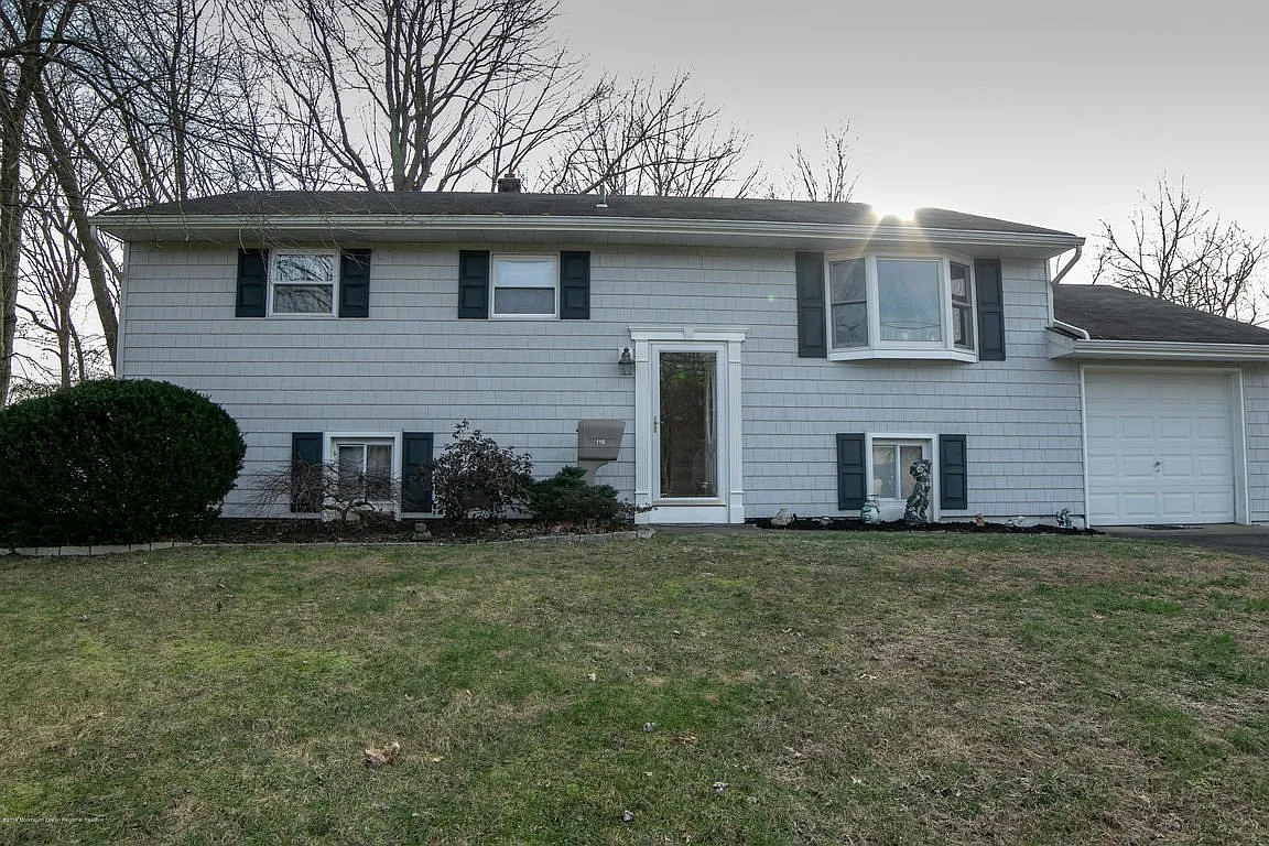 110 Darien Rd photo 1