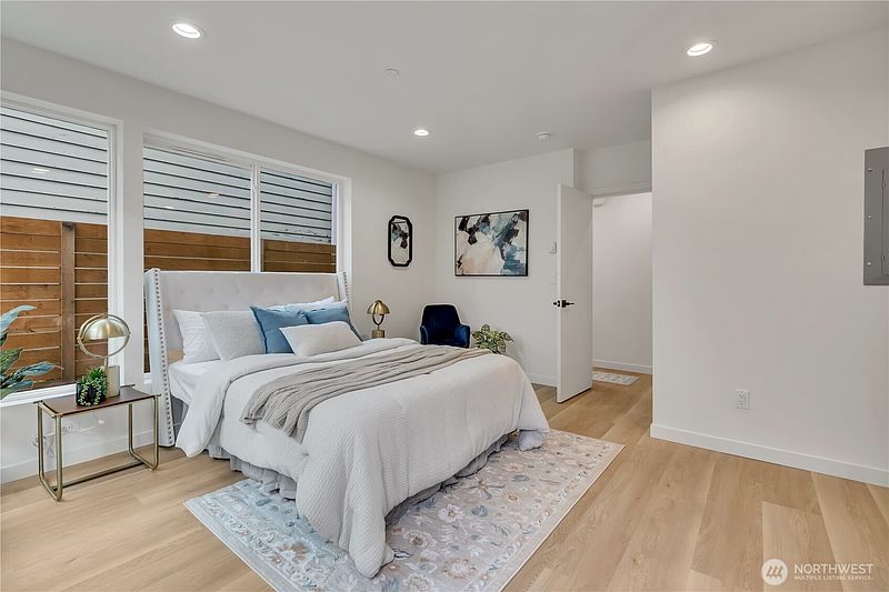 5th image of 4404 S Othello St #B