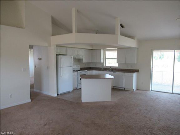 3rd image of 2049 NE 28th St
