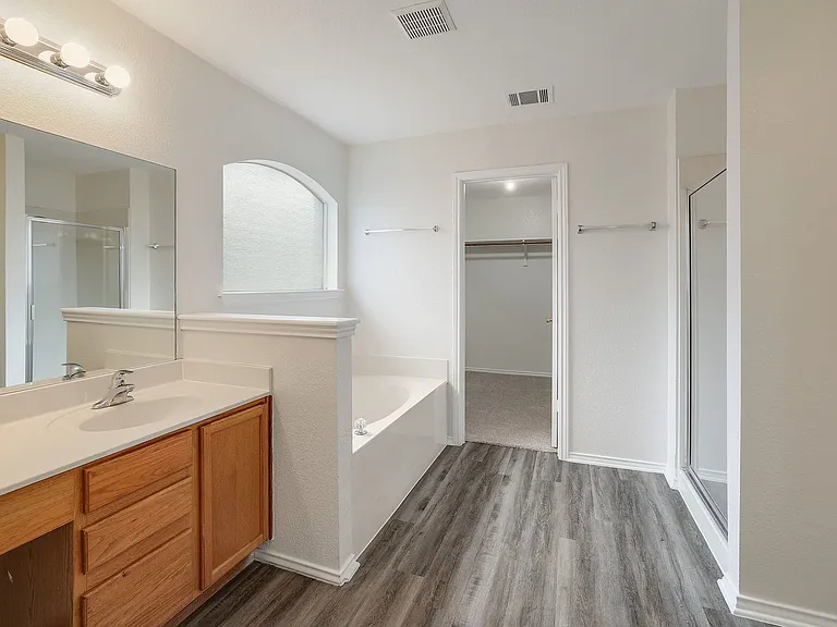 9724 Copper Creek Dr — Photo 17