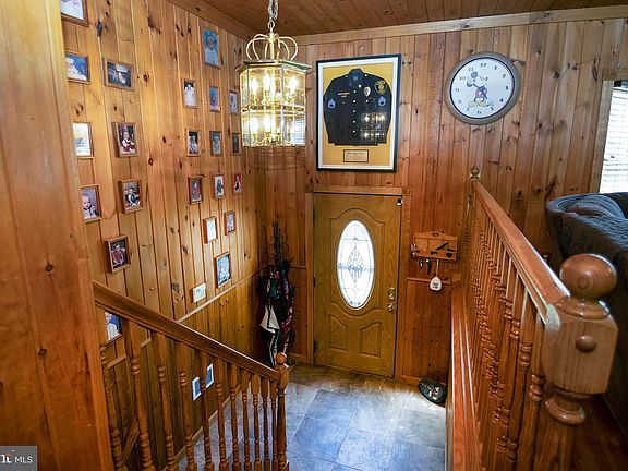 5th image of 224 Orono Pl