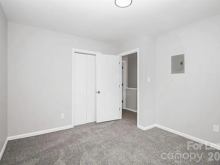 1233 Anderson St — Photo 13