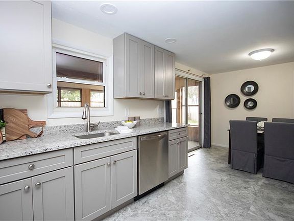 4th image of 37 Glen Meadows Dr