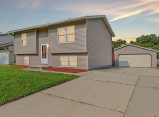 2434 Parkview Ln SE, Rochester, MN 55904