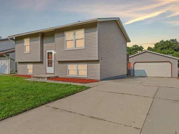 2434 Parkview Ln SE, Rochester, MN 55904