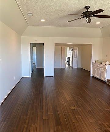 3rd image of 4 Lakeway Dr #B