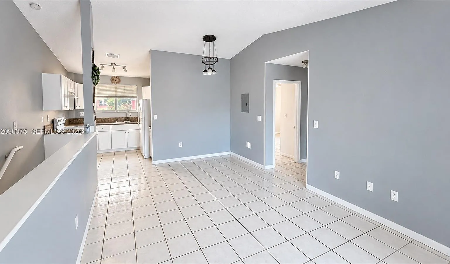 2 bed, 820 sqft, $2,050 — Photo 1