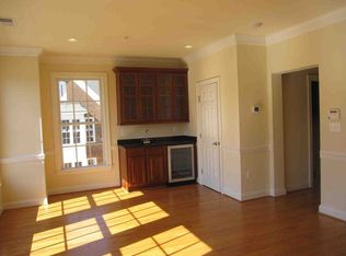 10673 Main St, Fairfax, VA 22030