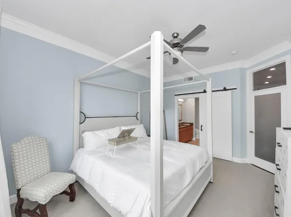 300 Saint Joseph Pkwy APT 308, Houston, TX 77002