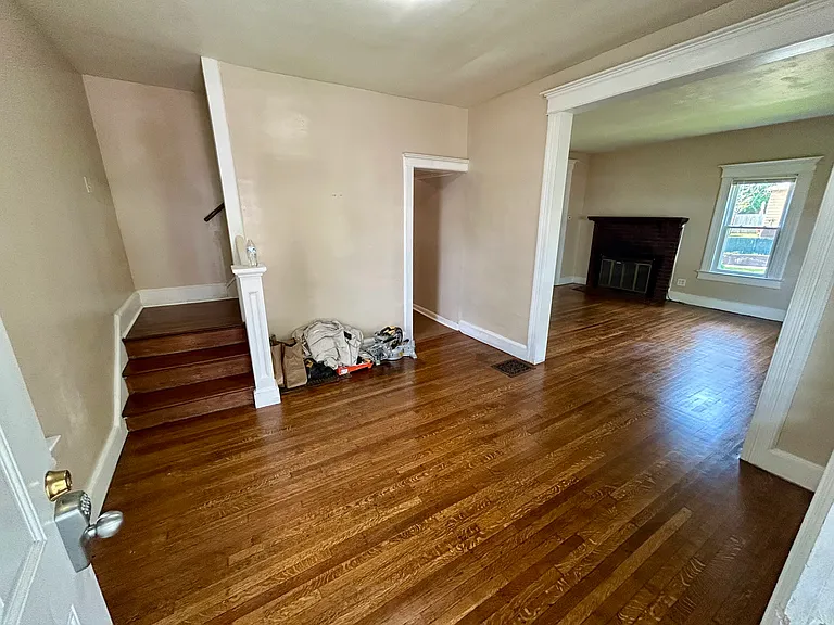 71 Schubert St — Photo 3