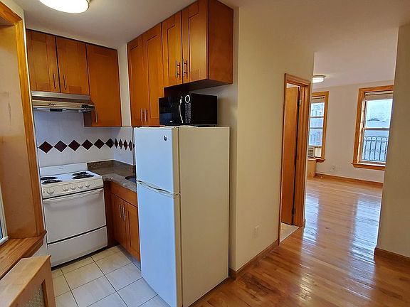 2nd image of 82 Bayard St APT 23