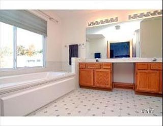 4th image of 753 Admiral Ct