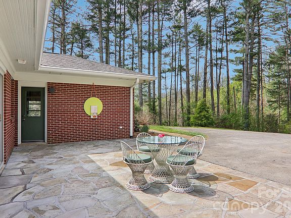 3rd image of 80 Sunset Dr