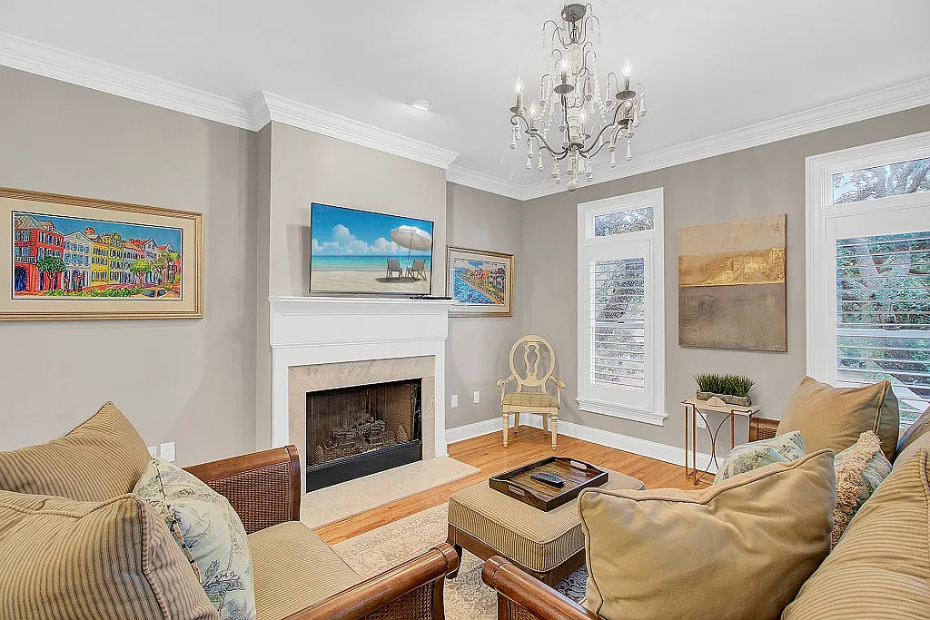 4 bed, 1860 sqft, $9,000 — Photo 1