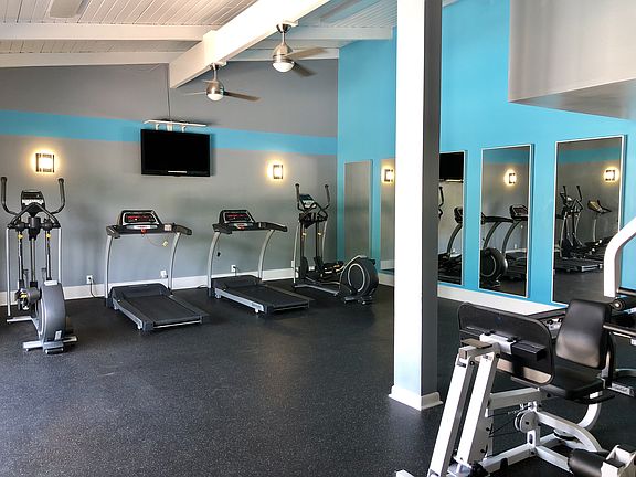 5th image of 621 Memorial Dr #10-1002