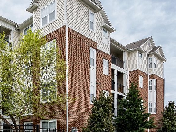 3rd image of 12941 Centre Park Cir APT 222