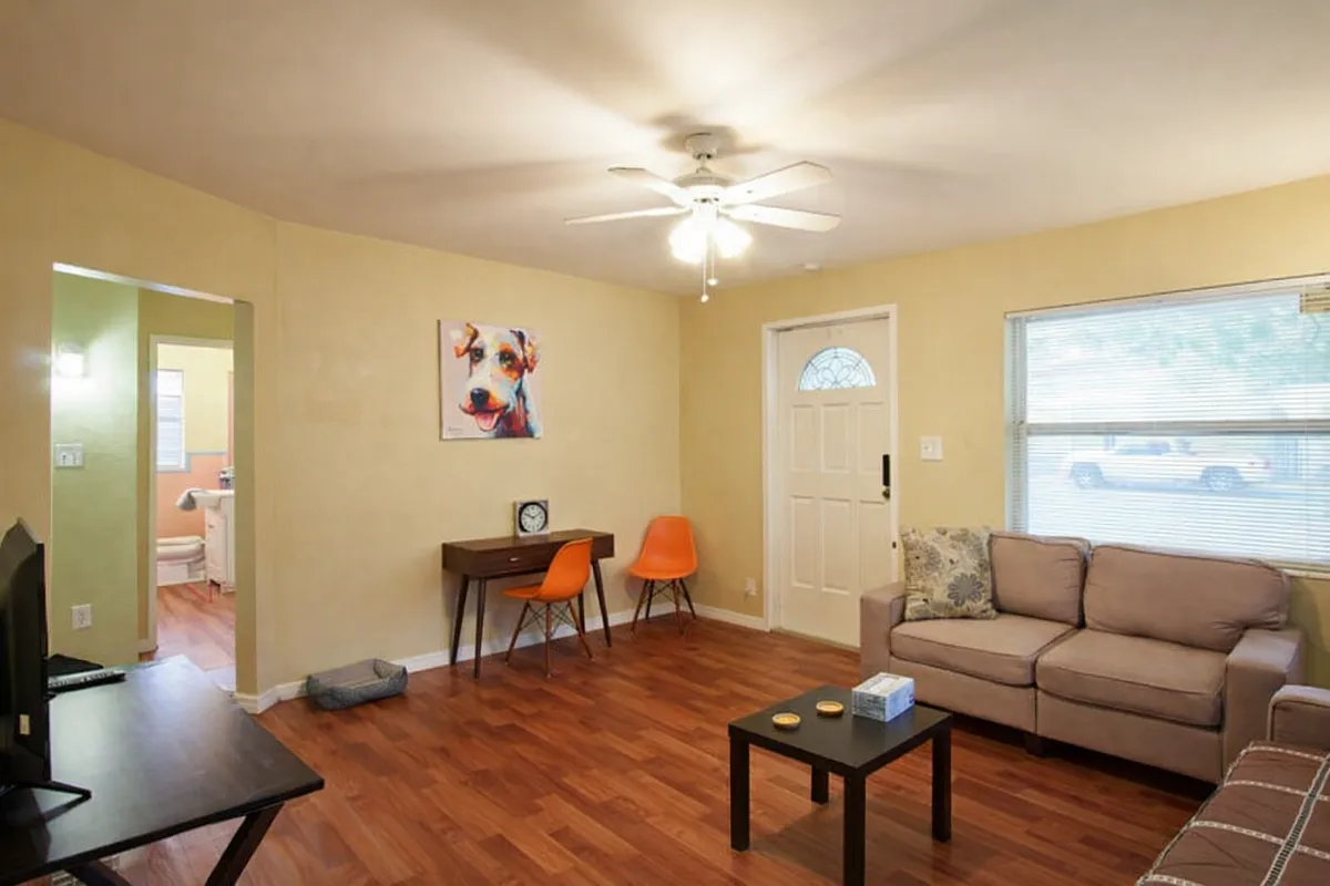 Living room - 1518 E Ellicott St