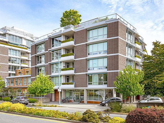2nd image of 391 Tyee Rd #406