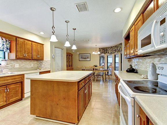 3rd image of 2751 Pebbleridge Ct