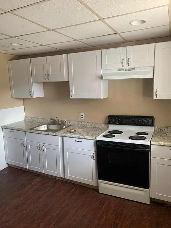 3 bed, 850 sqft, $2,400 — Photo 2