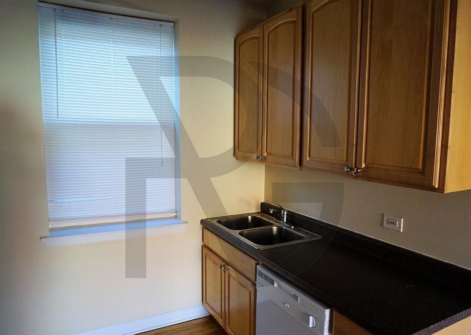 1st image of 851 W Cornelia Ave #851grd