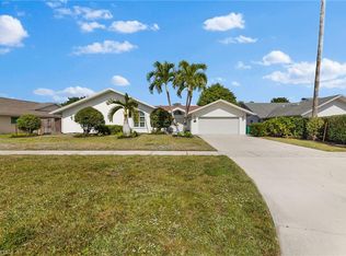 2467 Pine Woods Cir UNIT 3, Naples, FL 34105