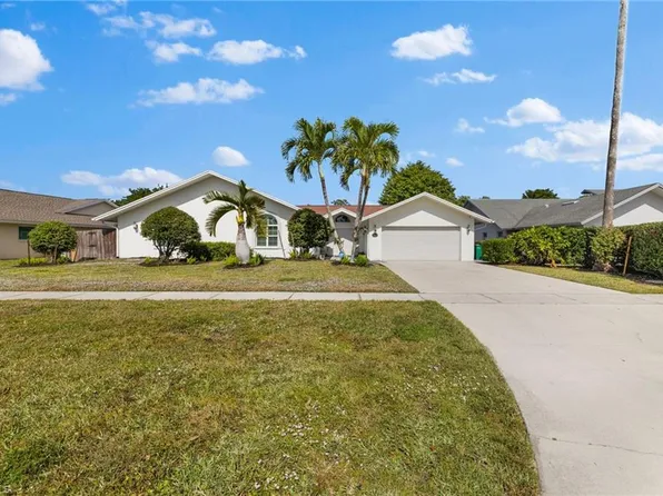 2467 Pine Woods Cir Unit 3, Naples, FL 34105