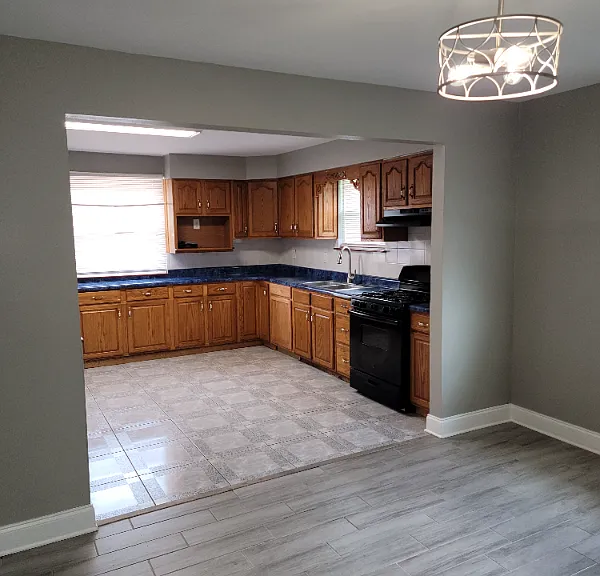 93 Elaine Dr — Photo 4