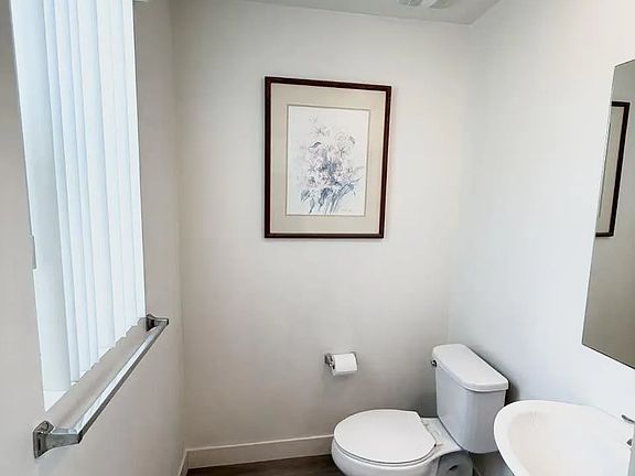 4th image of 367 Fitzpatrick Rd #101