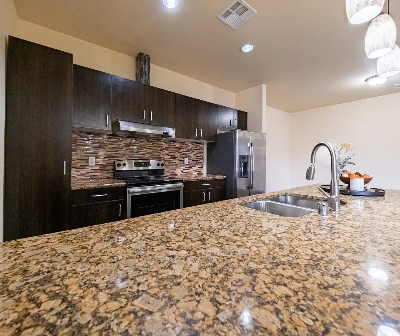 2 bed, 1380 sqft, $1,862 — Photo 2
