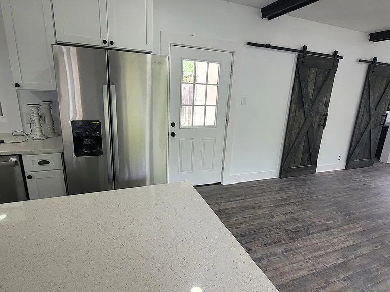 2820 Fort Ave — Photo 48