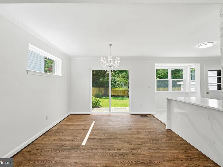 9831 Singleton Dr — Photo 13