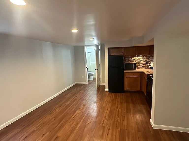 607 Fuller Ave SE — Photo 2