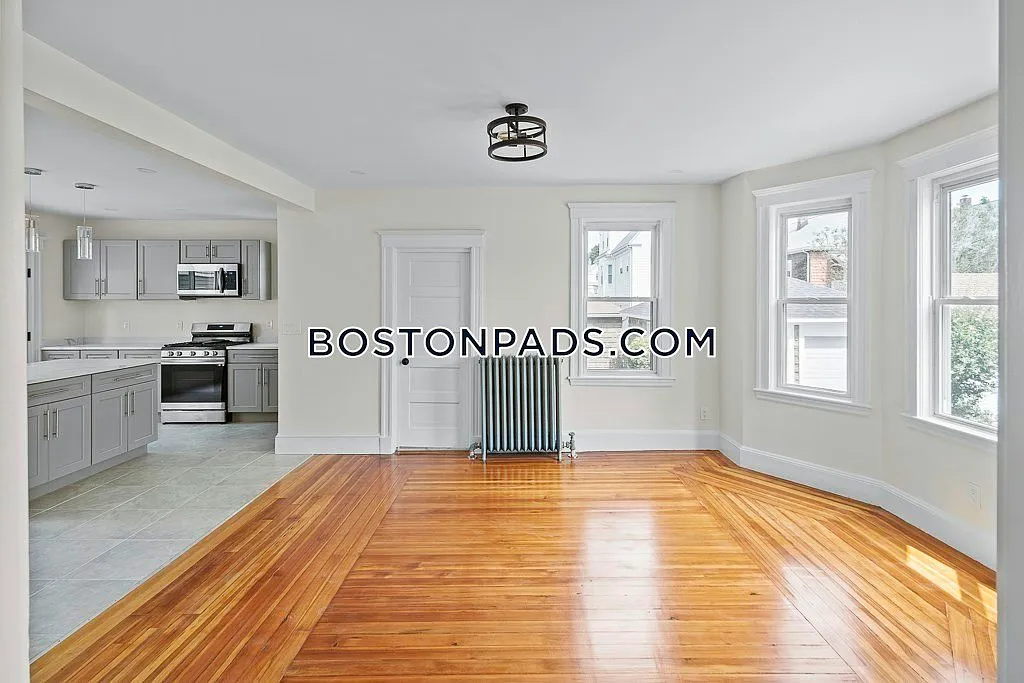 5 bed, 3.5 bath, 9999 sqft, $6,500 — Photo 1