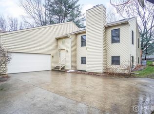 39 Navajo Ave, Holland, MI 49424