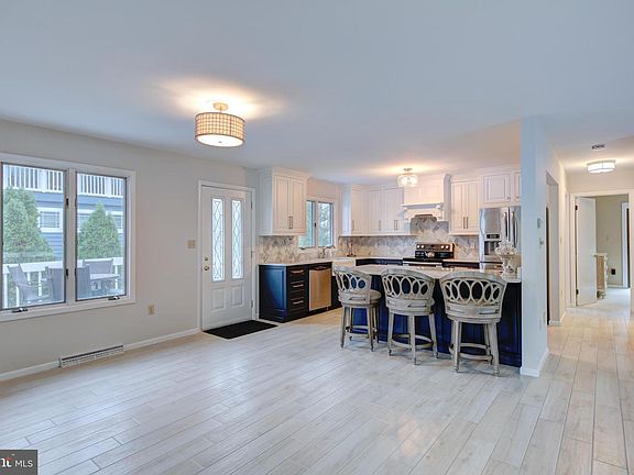 4th image of 39668 Seaside Dr N