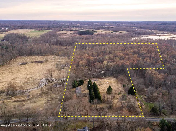 9584 Tasker Rd, Bellevue, MI 49021