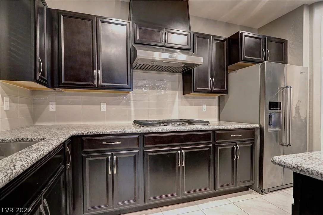 4 bed, 2302 sqft, $4,450 — Photo 3