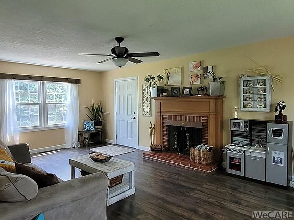 4th image of 1584 Fairway Dr