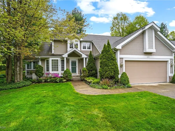 303 Greenway Dr, Chardon, OH 44024