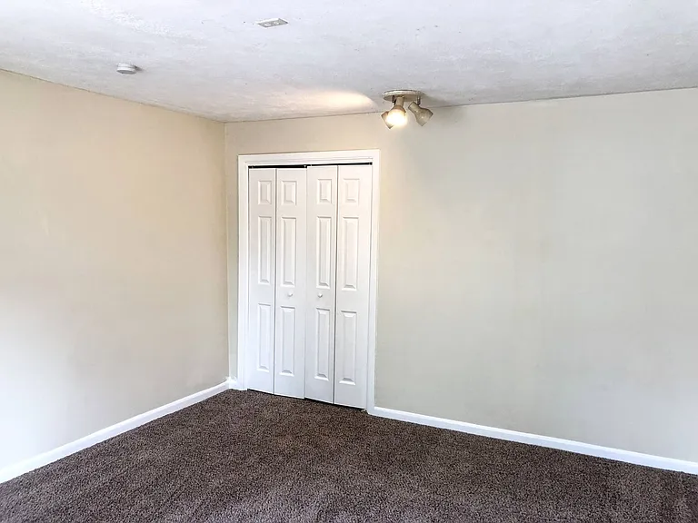 528 N Grandview St — Photo 9