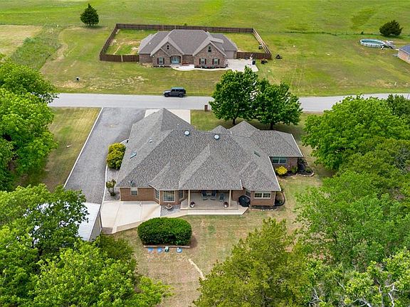 2nd image of 44743 Kingsbury Ln