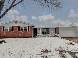 5211 Faro Dr, Saint Louis, MO 63128