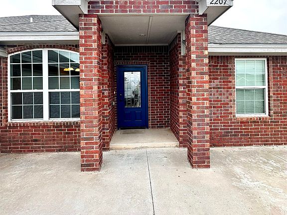 2nd image of 2207 Boxwood Cir