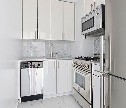 4th image of 322 W 57th St APT 30P
