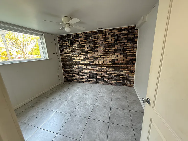 320 Hemlock Ave — Photo 8