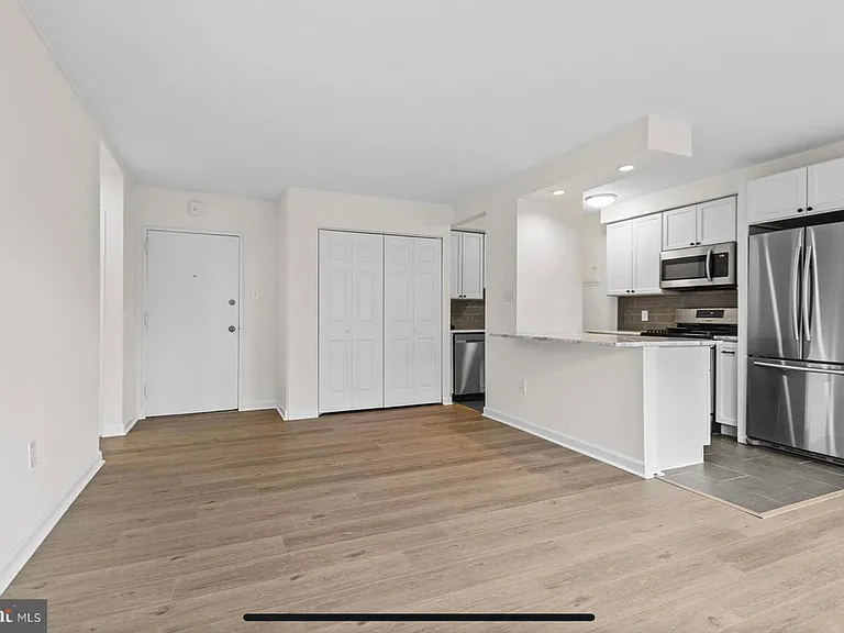 2101 Chestnut St #416 — Photo 4