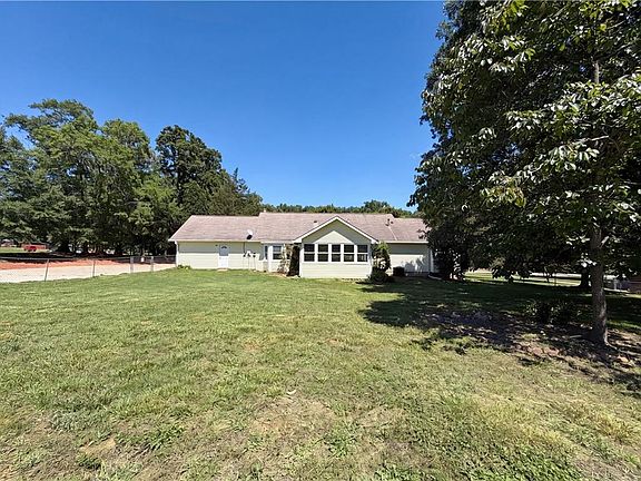 5th image of 115 Briarwood Pl