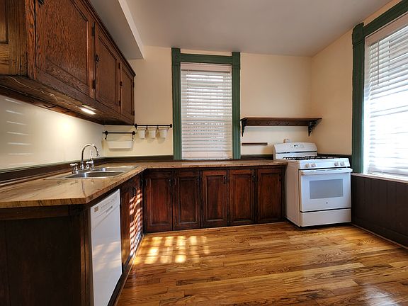 3rd image of 1322 N Greenview Ave APT 1