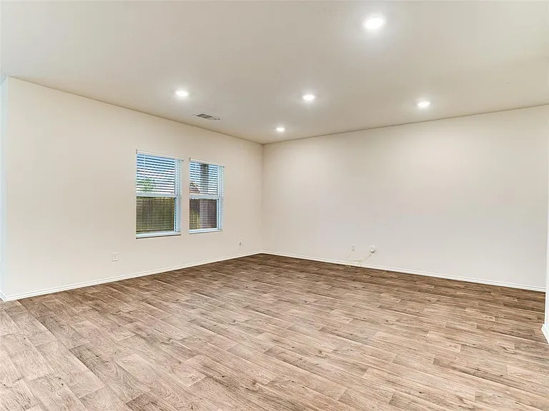 383 Sickle Loop — Photo 10